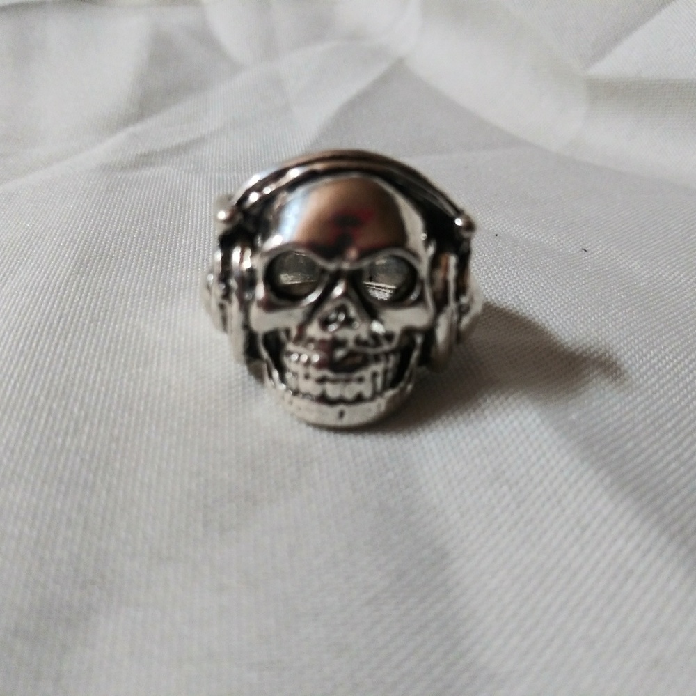 Stainless steel Skull w headphones Ring size 9